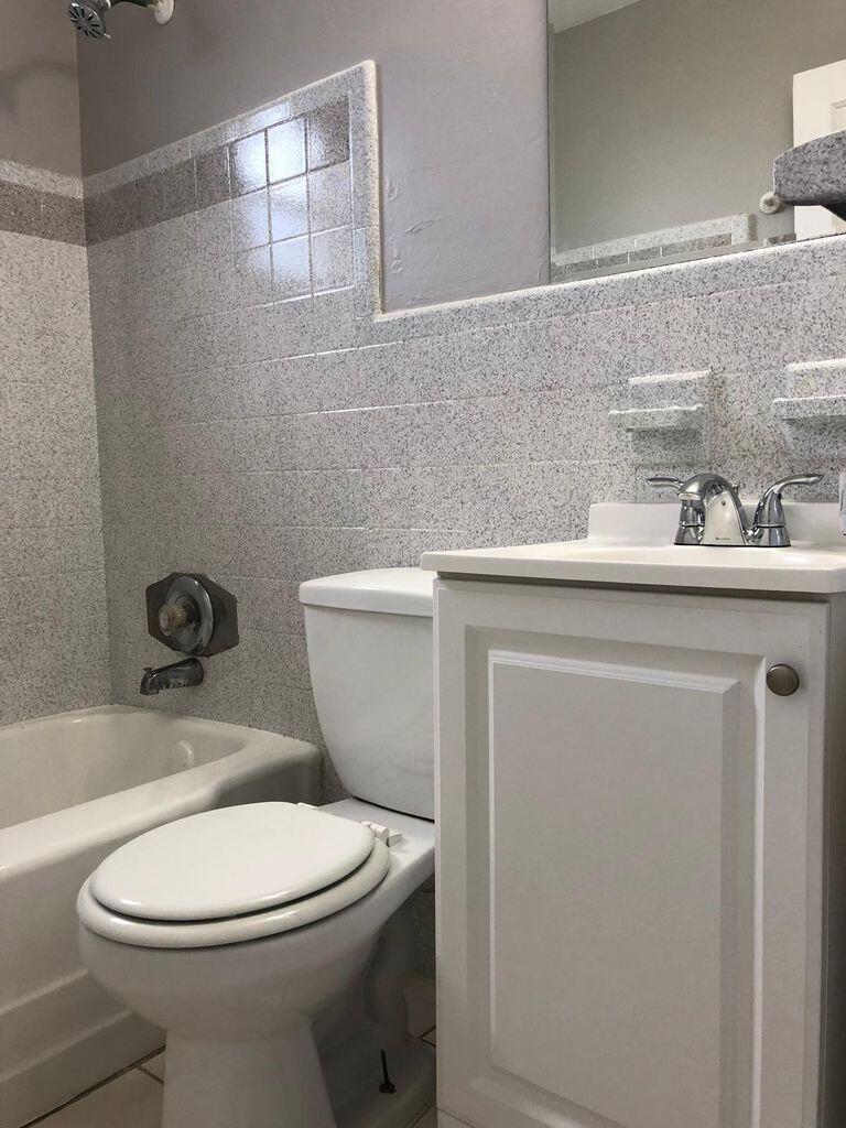1069 W 30TH Street # 6 — Photo 5