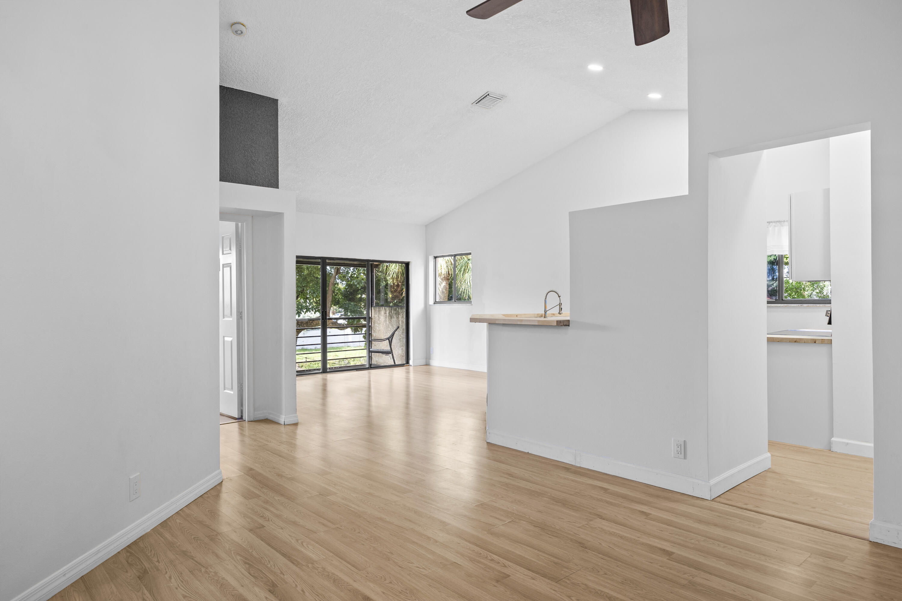 15 Via De Casas Sur # 204 — Photo 2
