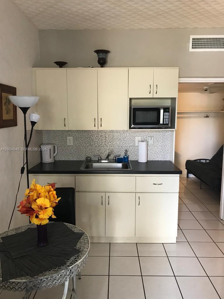 26 Diplomat Pkwy # 2233, Hallandale Beach FL 33009