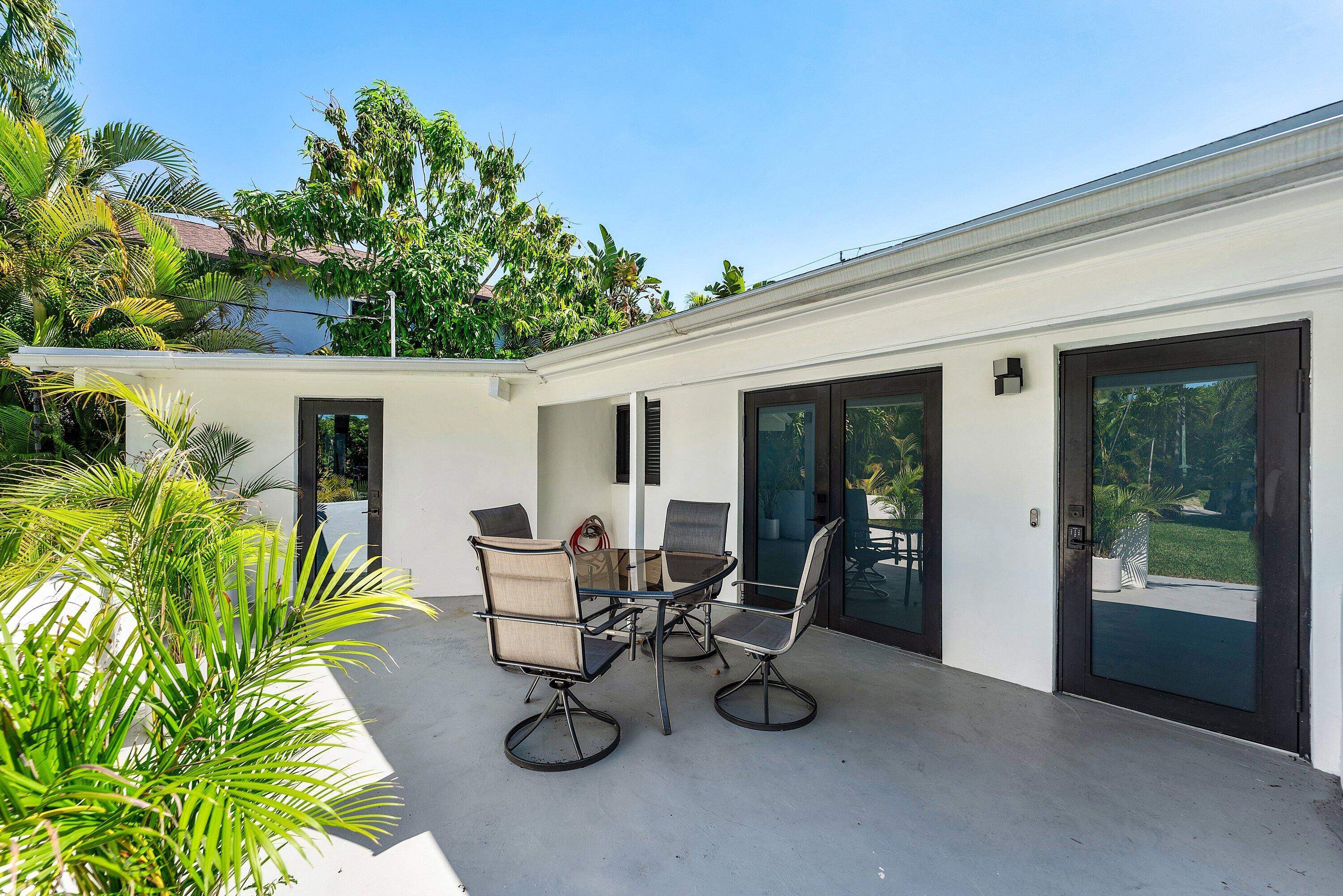 3000 NE 21st Terrace — Photo 4