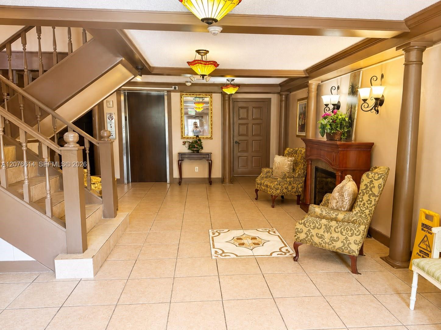 3660 Inverrary Dr # 1R — Photo 4
