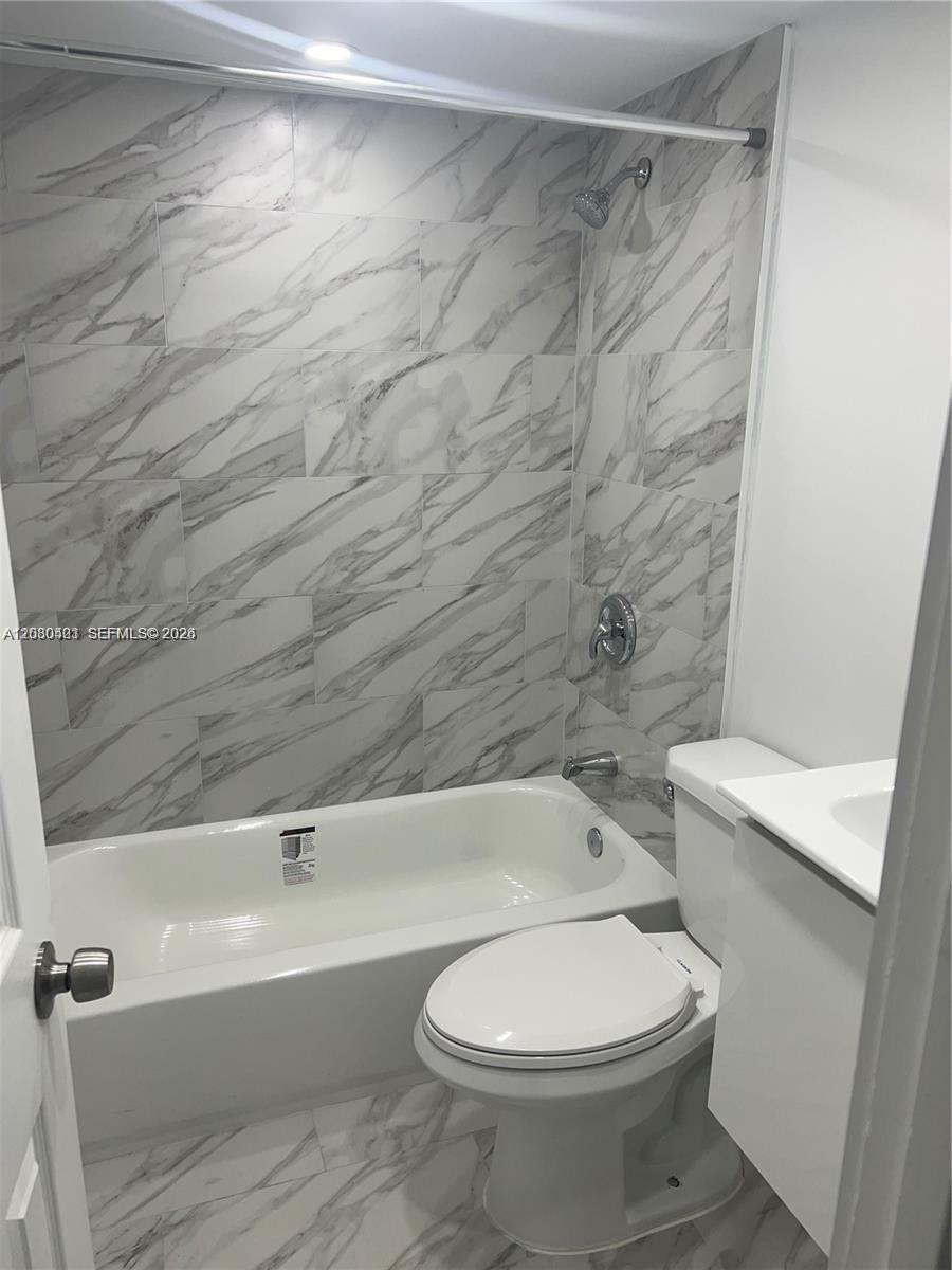 616 NW 13th St # 17 — Photo 5