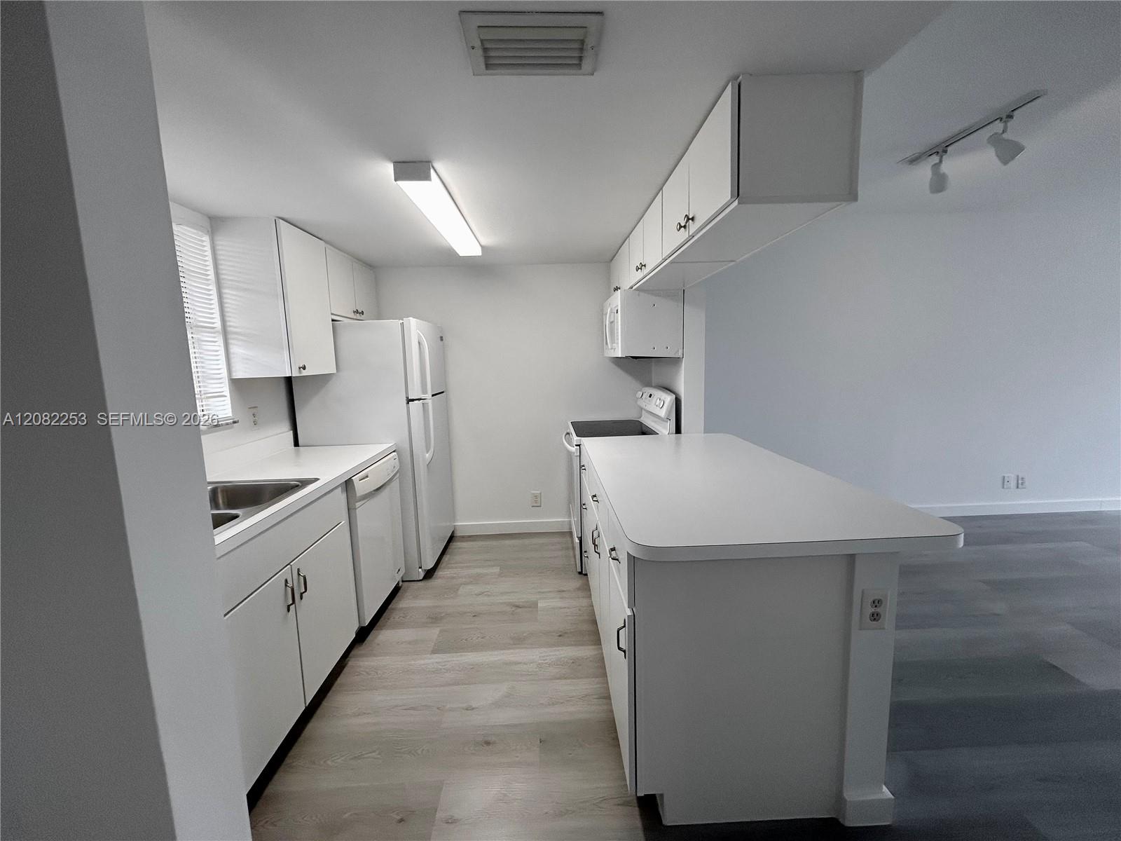 6324 La Costa Dr # B — Photo 3