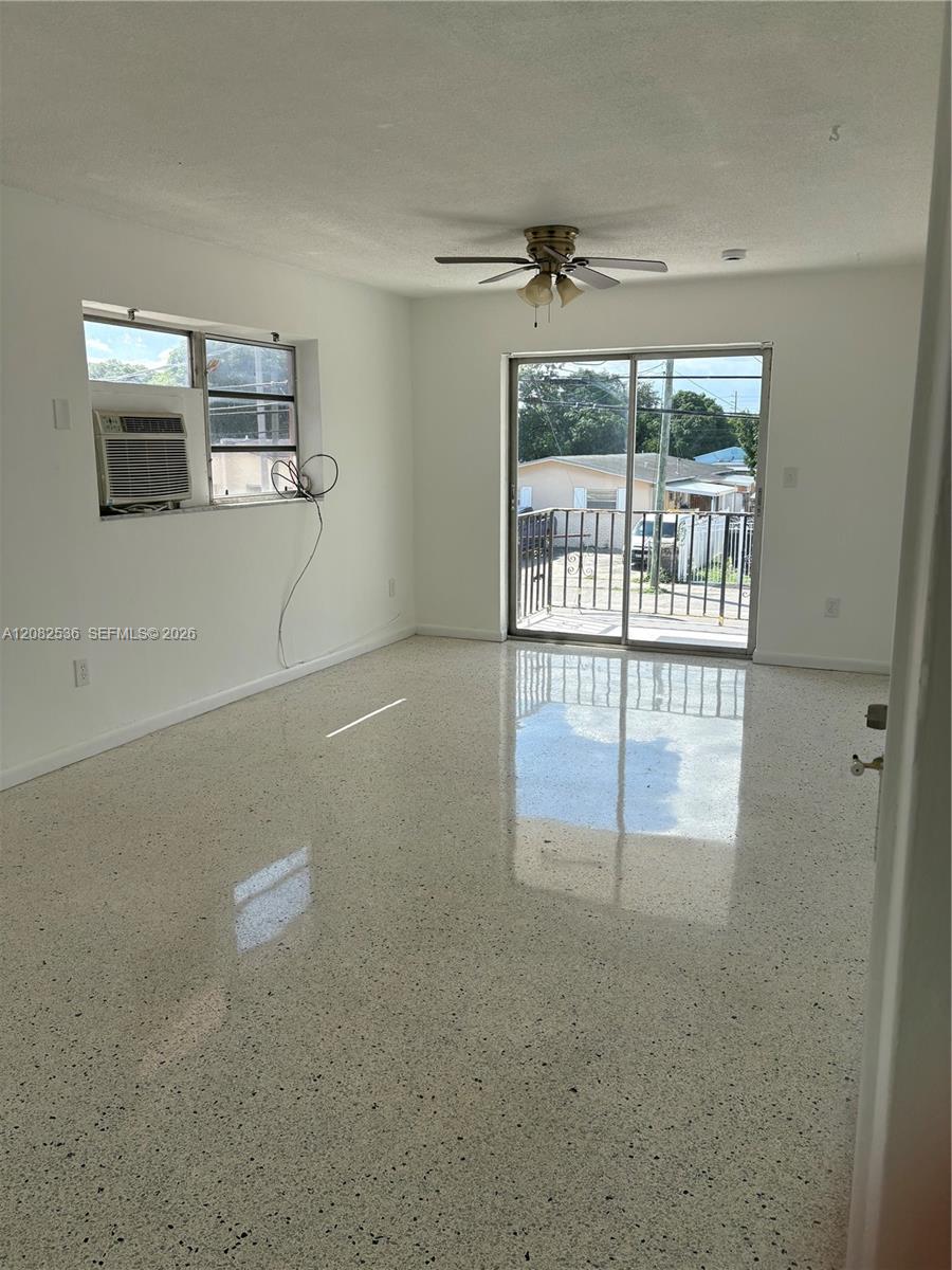 1125 SE 9th Ave # 4 — Photo 4