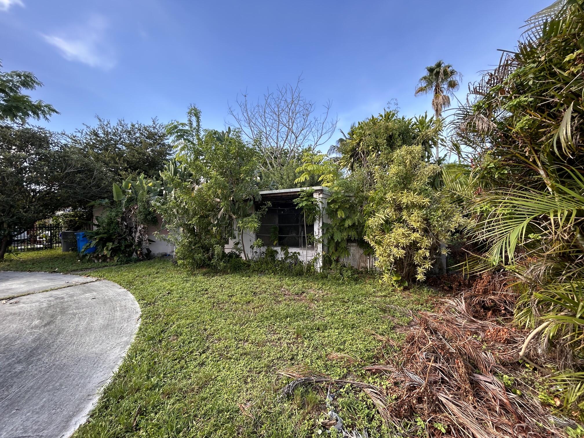 36 THOMAS Road — Photo 2