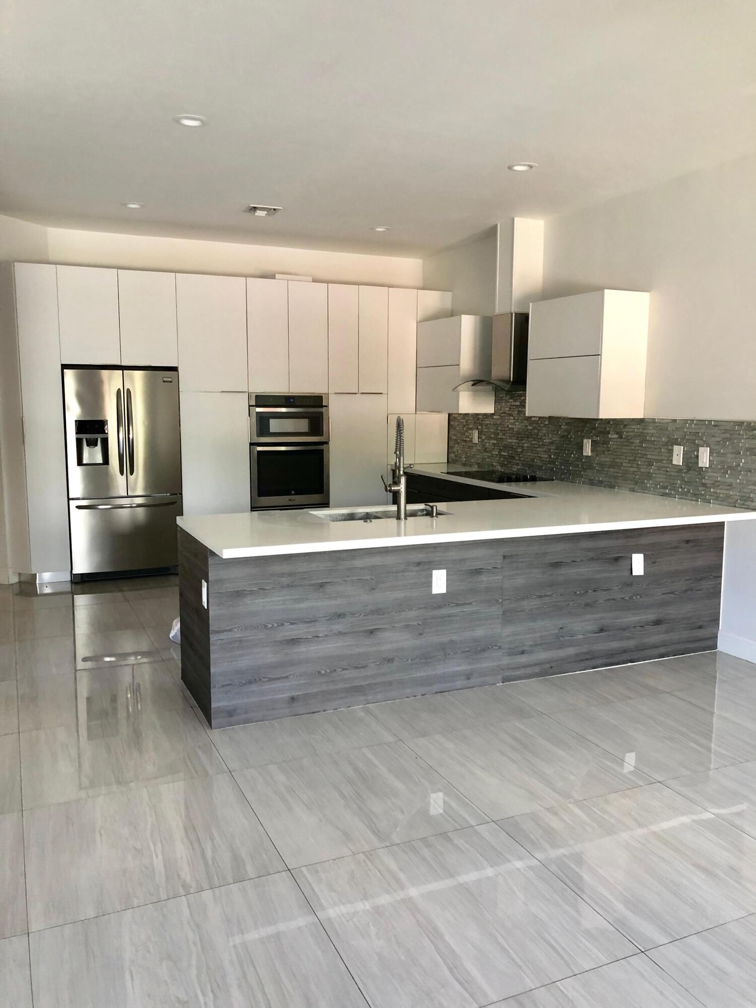 2728 TREASURE COVE Circle # 2728 — Photo 3