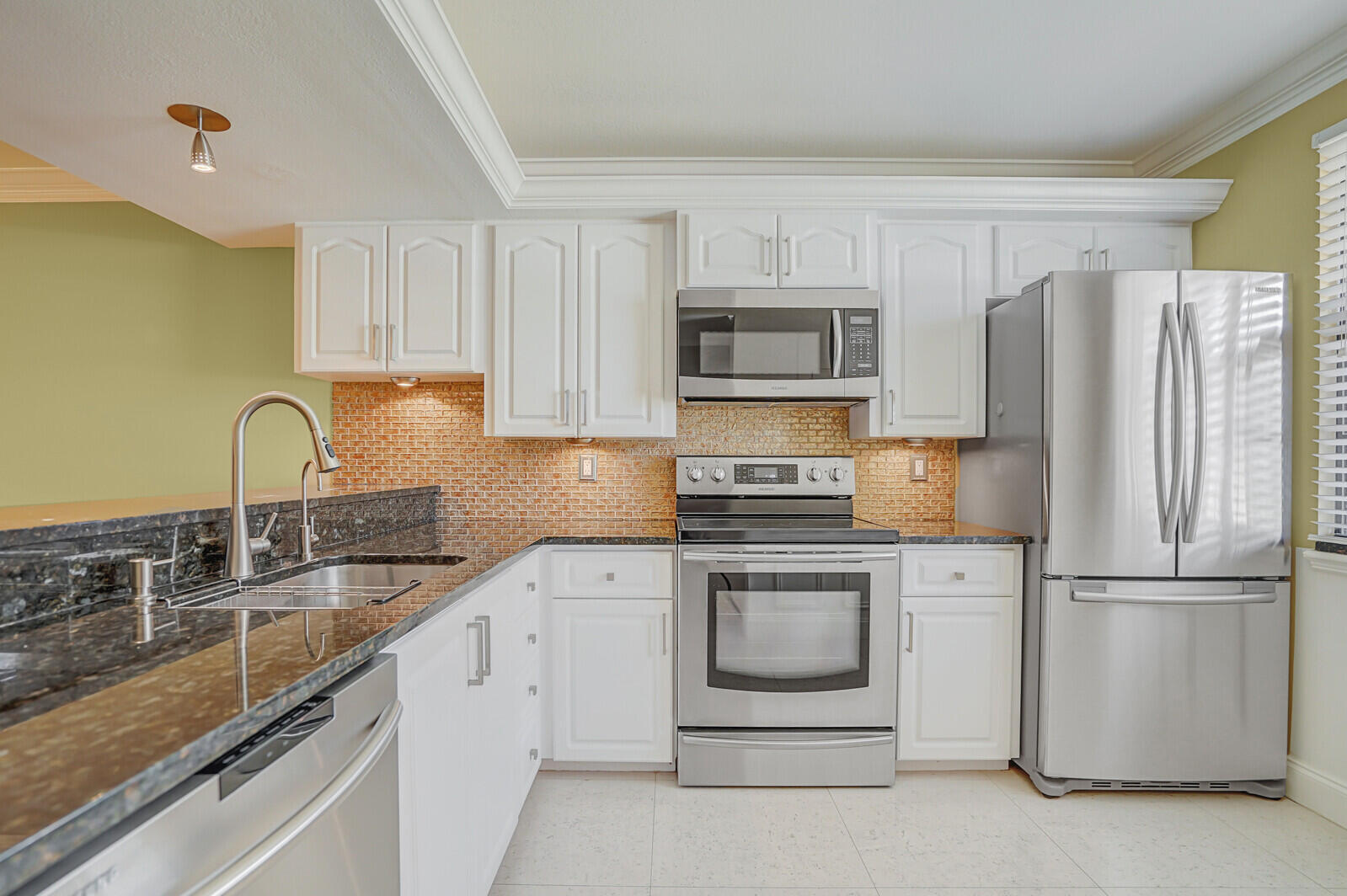 6073 BALBOA Circle # 105 — Photo 3