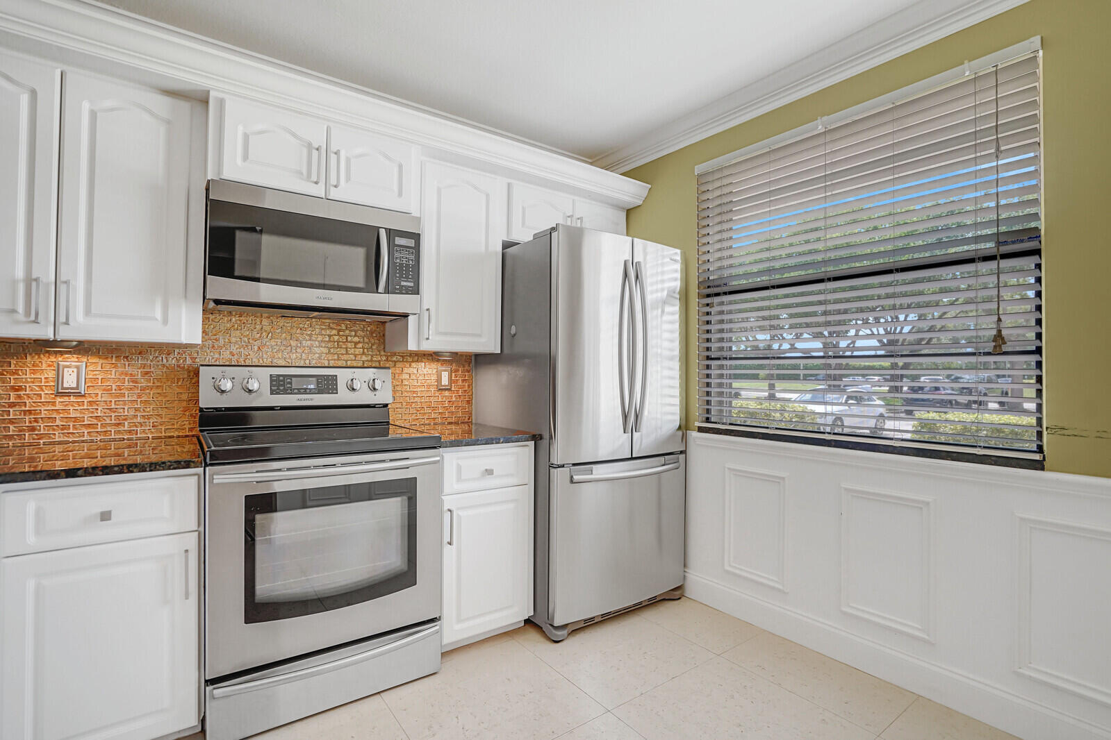 6073 BALBOA Circle # 105 — Photo 4