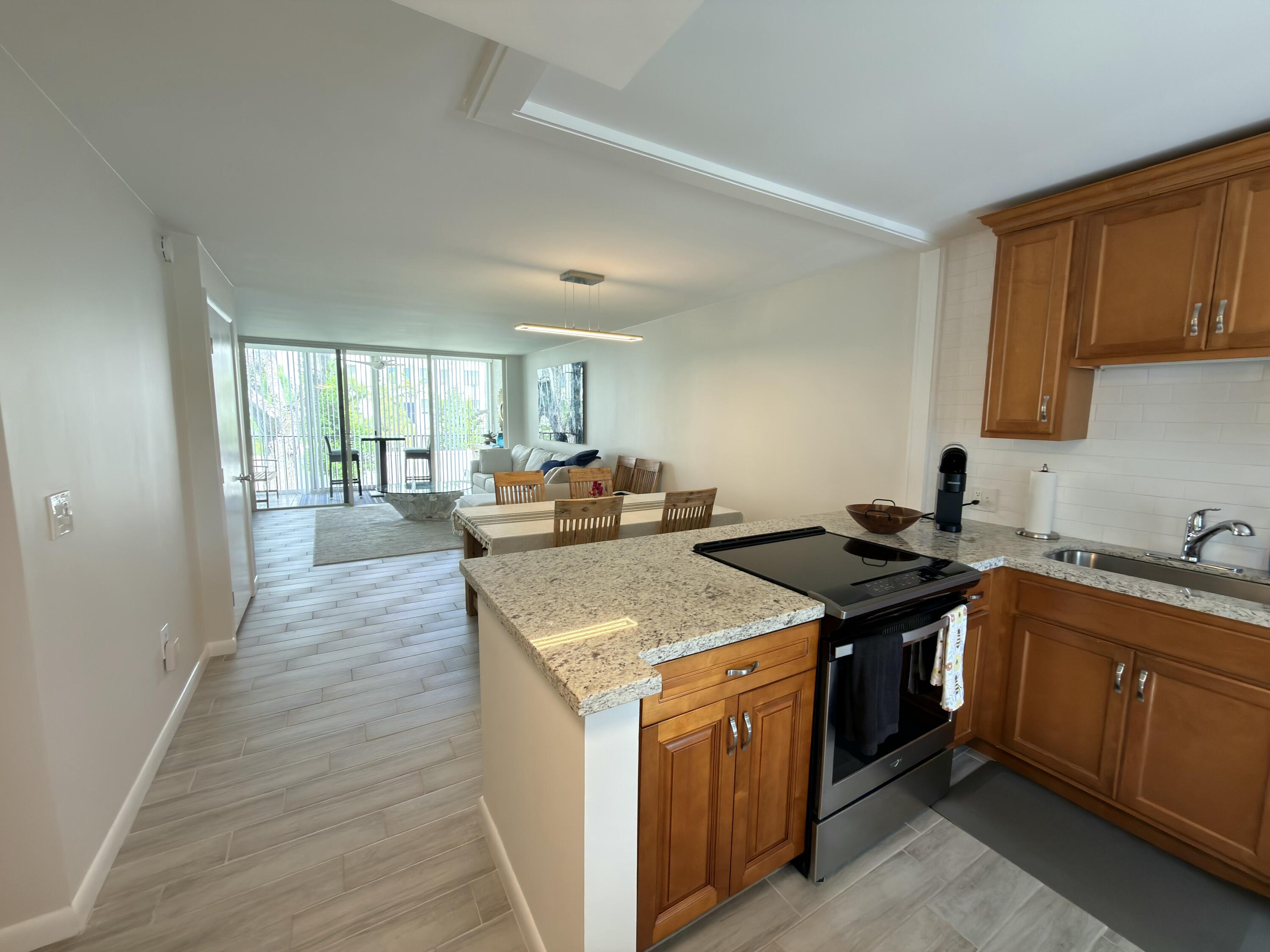 4242 Deste Court # 208, Lake Worth FL 33467