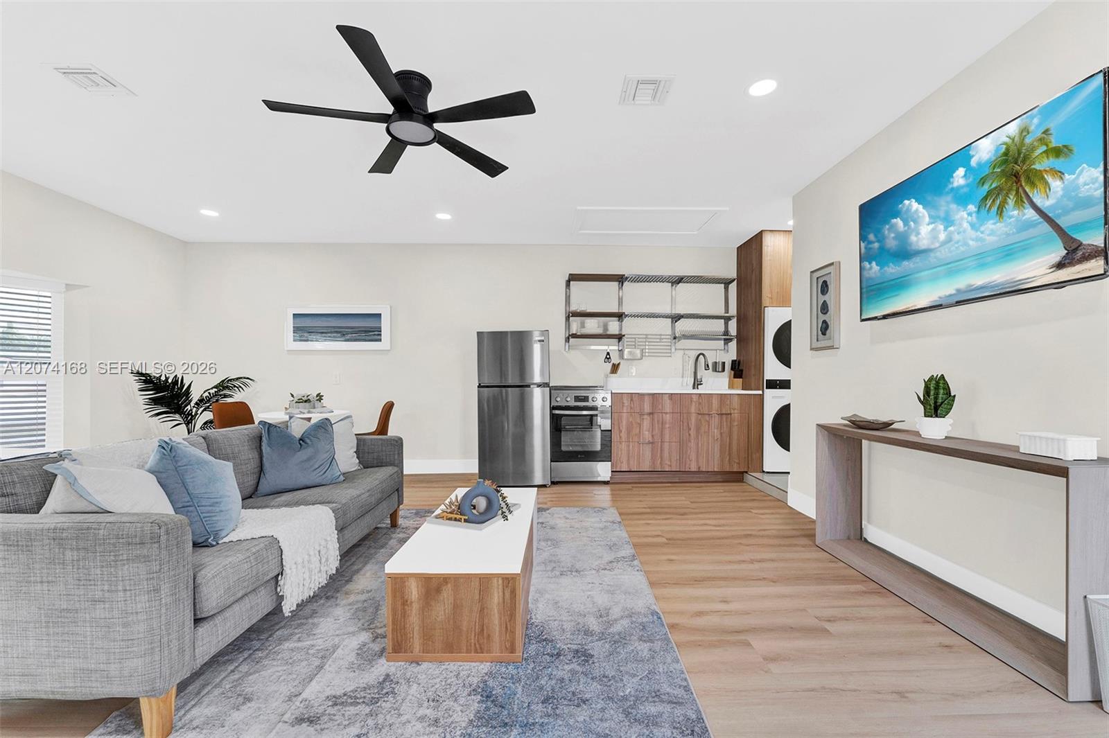 10430 Sunset Strip — Photo 2