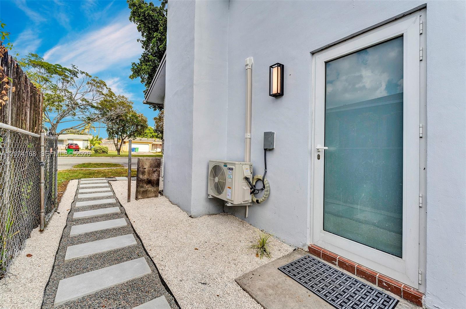 10430 Sunset Strip — Photo 5