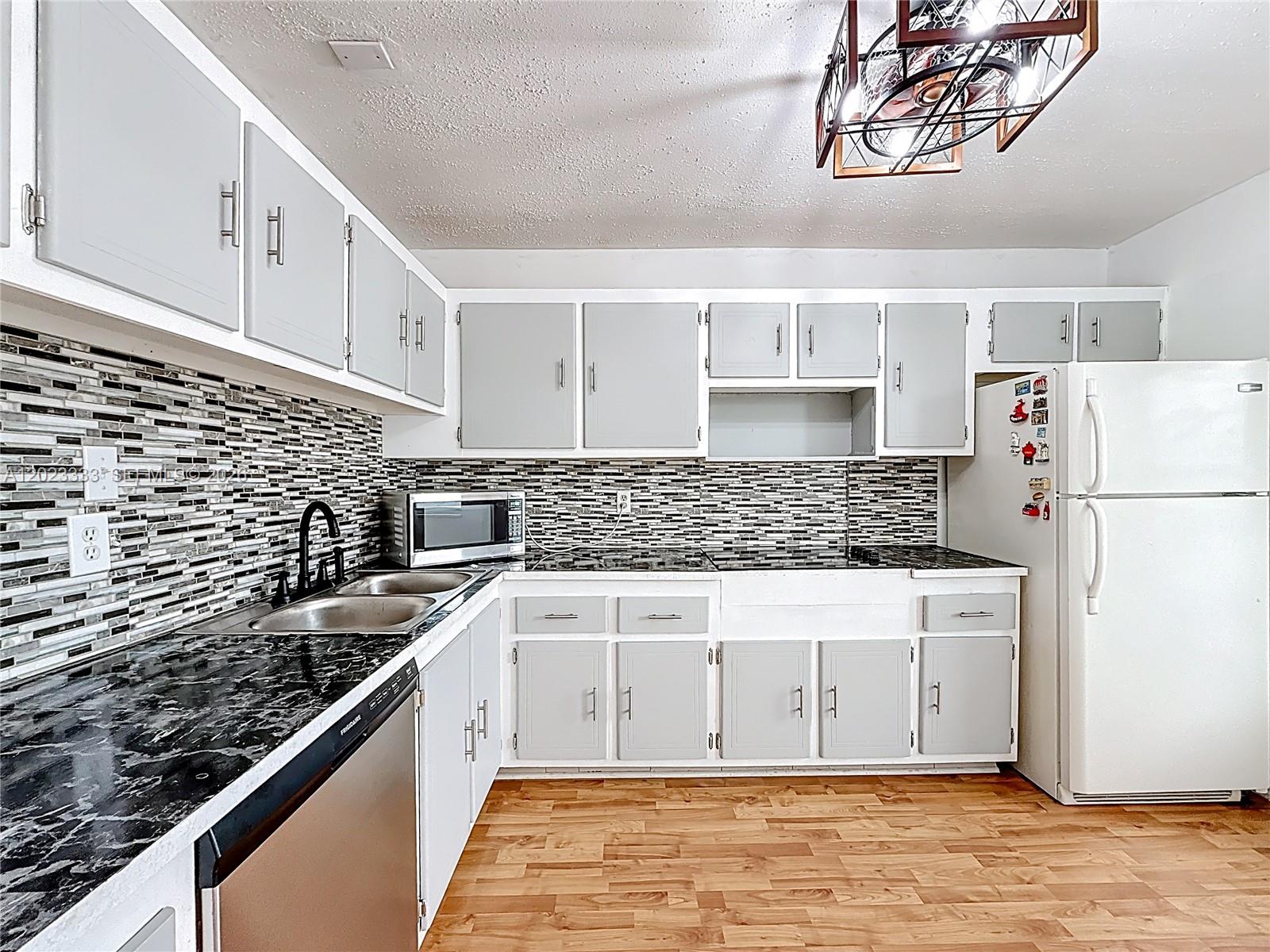 1000 NE 14th Ave # 411, Hallandale Beach FL 33009