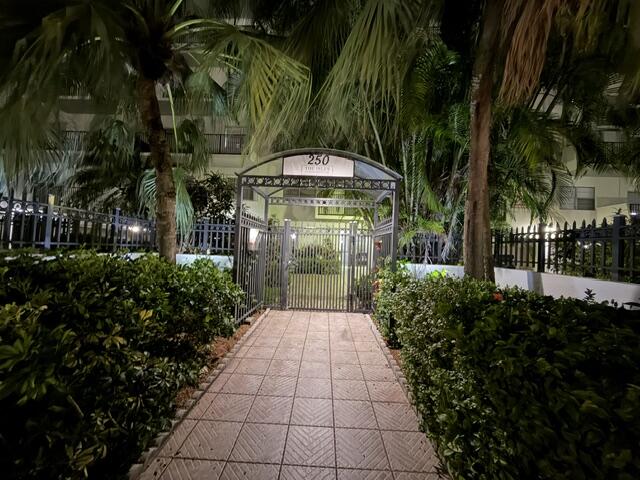 250 NE 181st Drive # 406, Sunny Isles Beach FL 33160