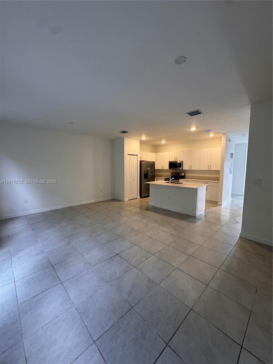 194 SE 10th Ct — Photo 2
