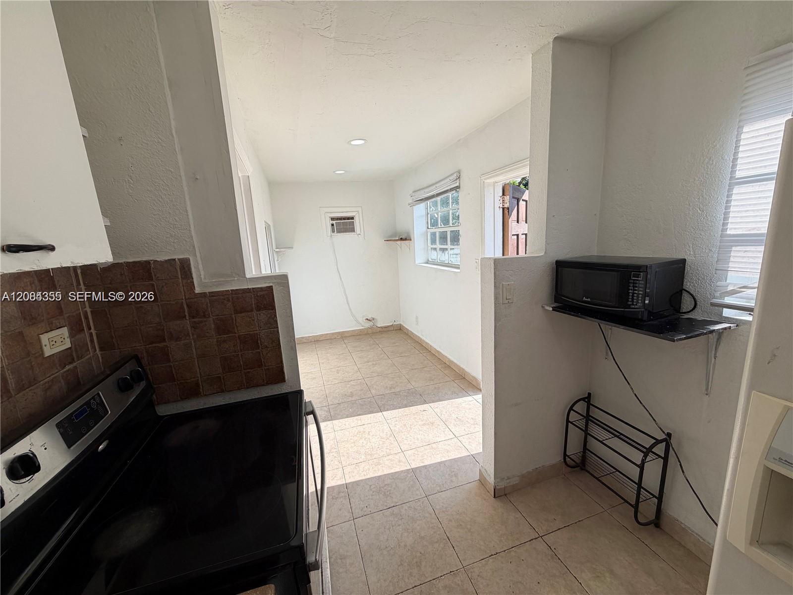 2212 Grant St # 2 — Photo 4