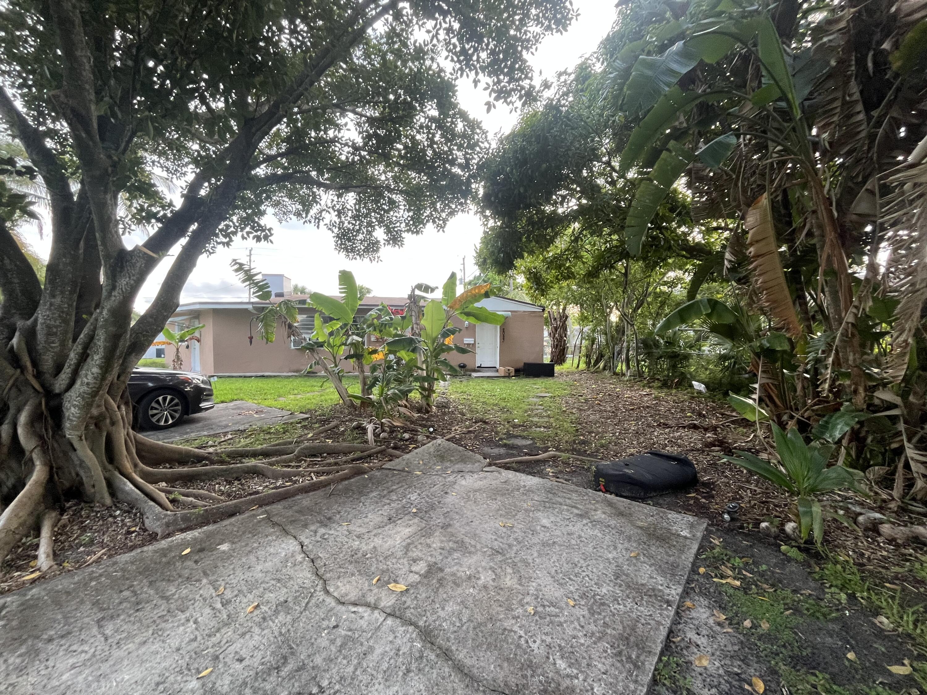 2027 Delphia Street — Photo 3