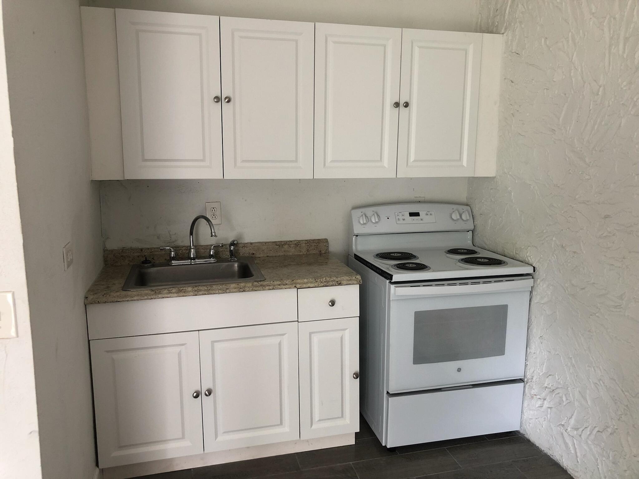 2027 Delphia Street — Photo 4