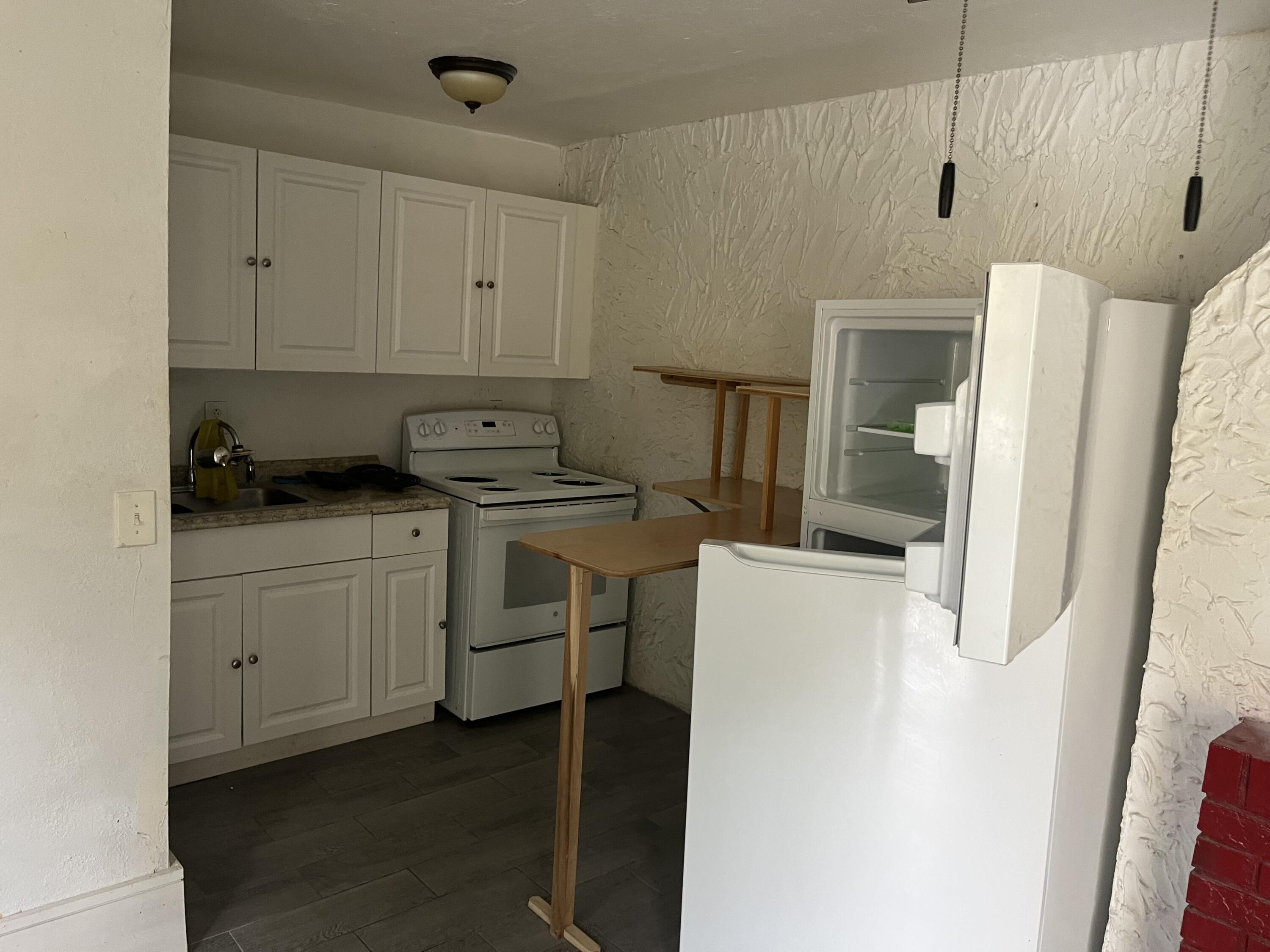 2027 Delphia Street — Photo 5