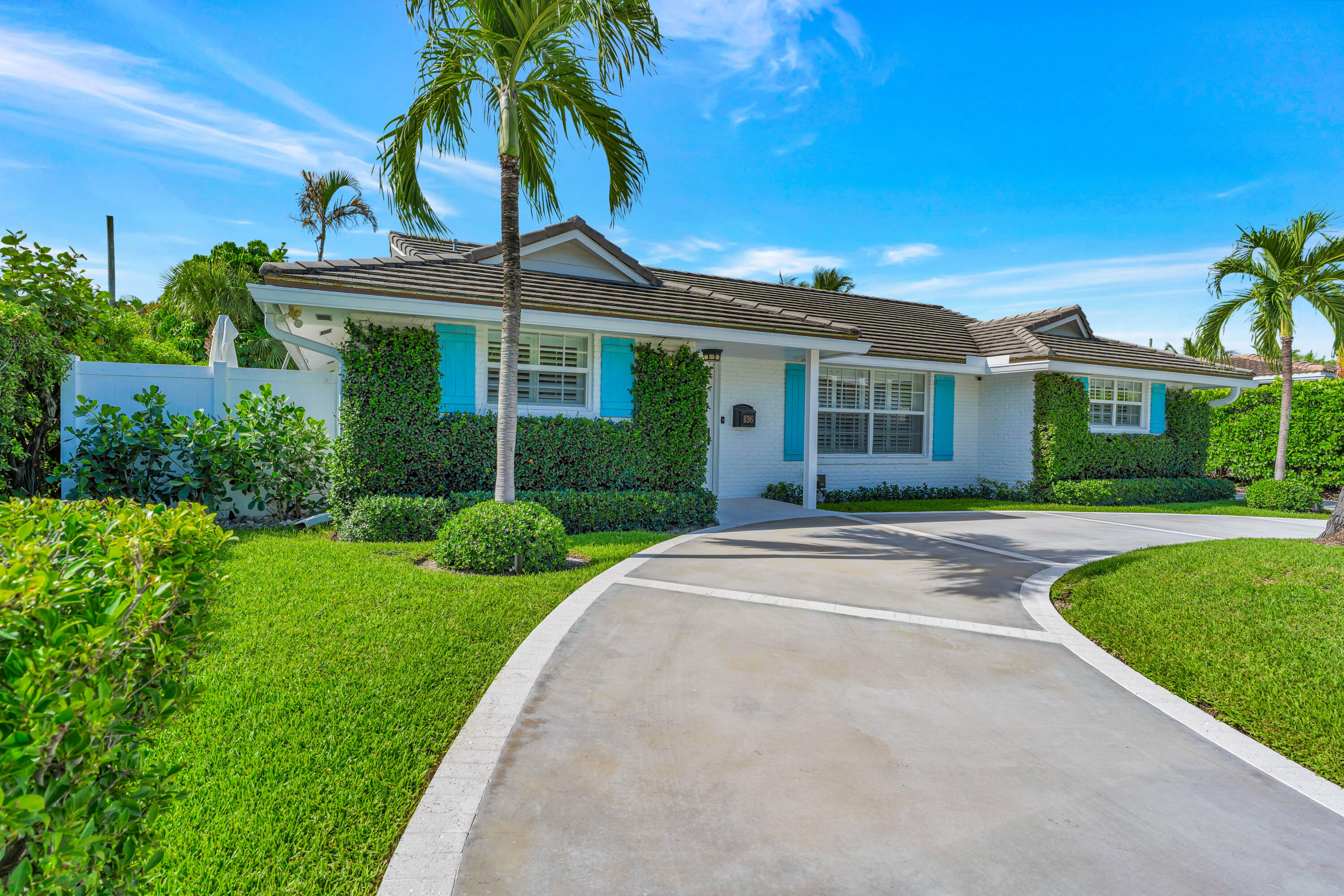 136 WORTH Court S, West Palm Beach FL 33405