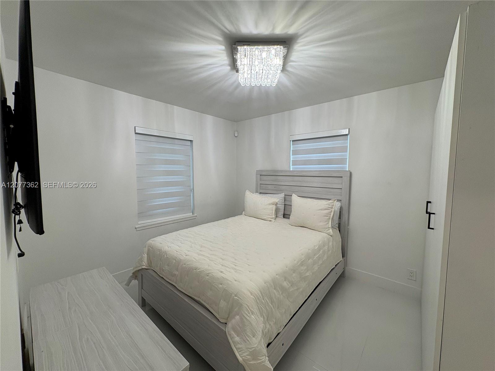 937 SW 18th Ct — Photo 3