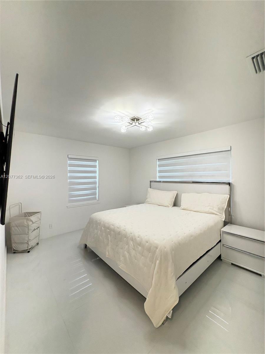 937 SW 18th Ct — Photo 4