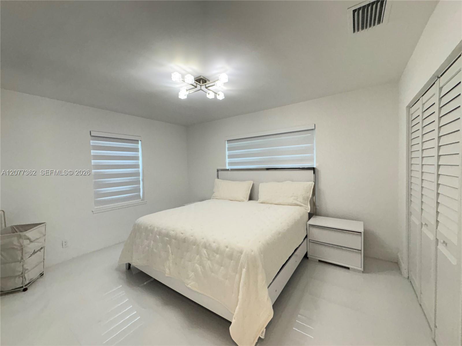 937 SW 18th Ct — Photo 5