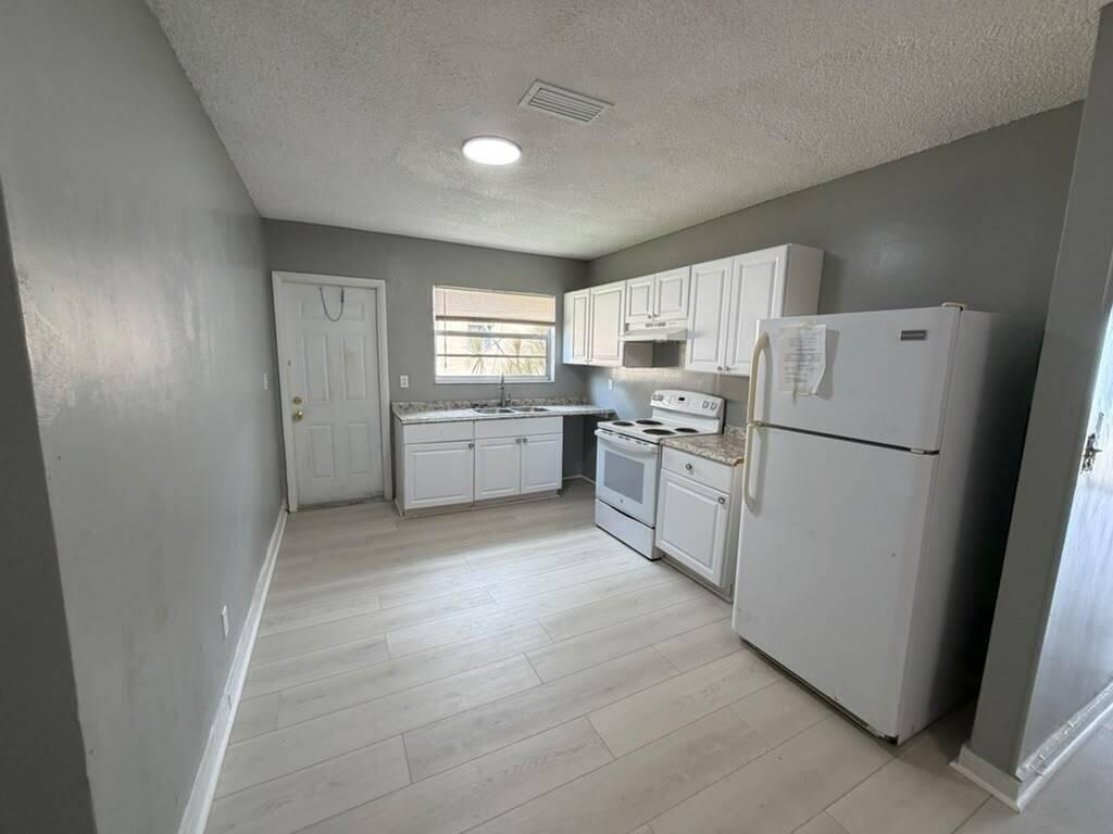 403 NW 2nd Street — Photo 5