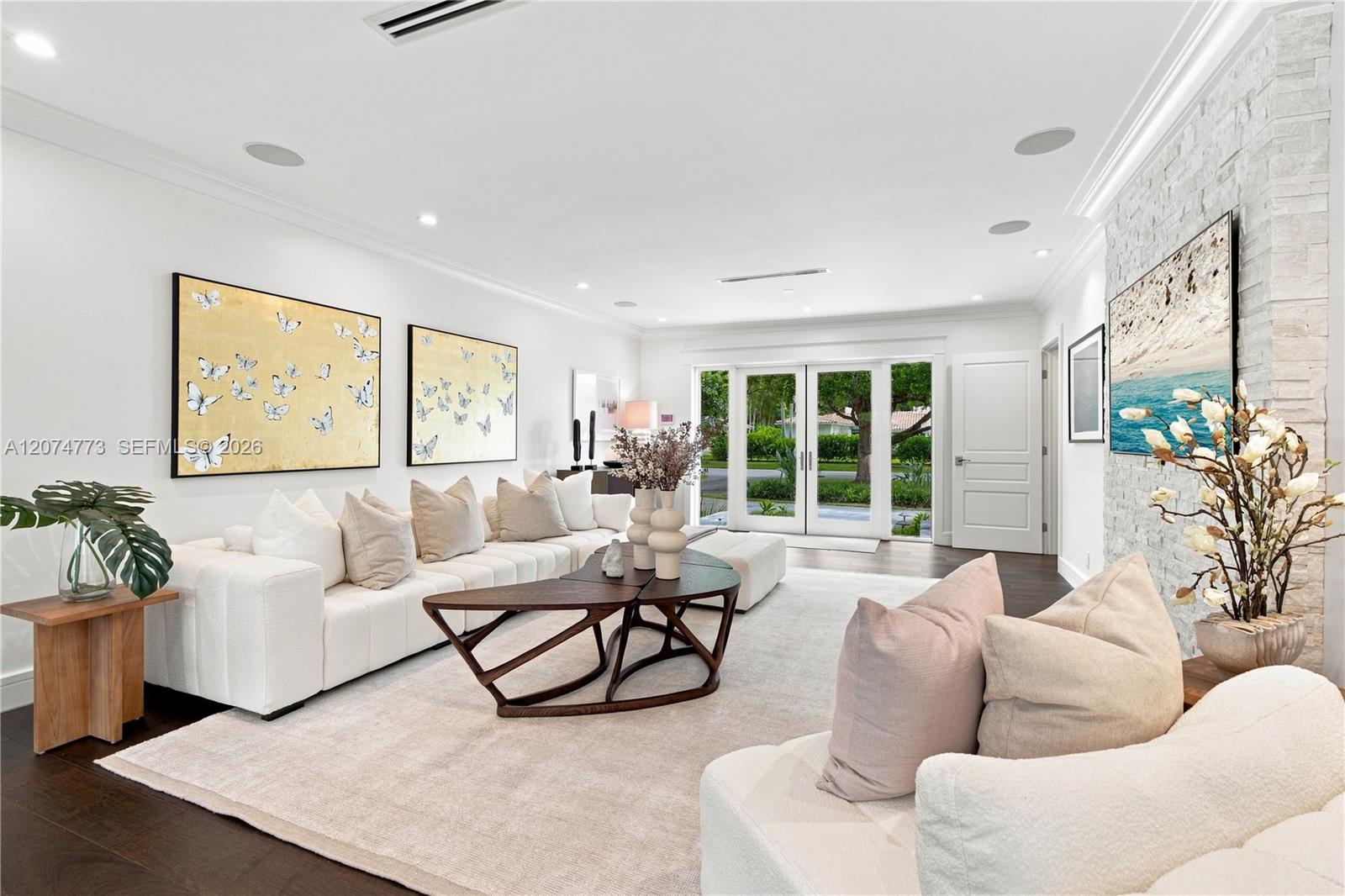 3267 Riviera Dr — Photo 3