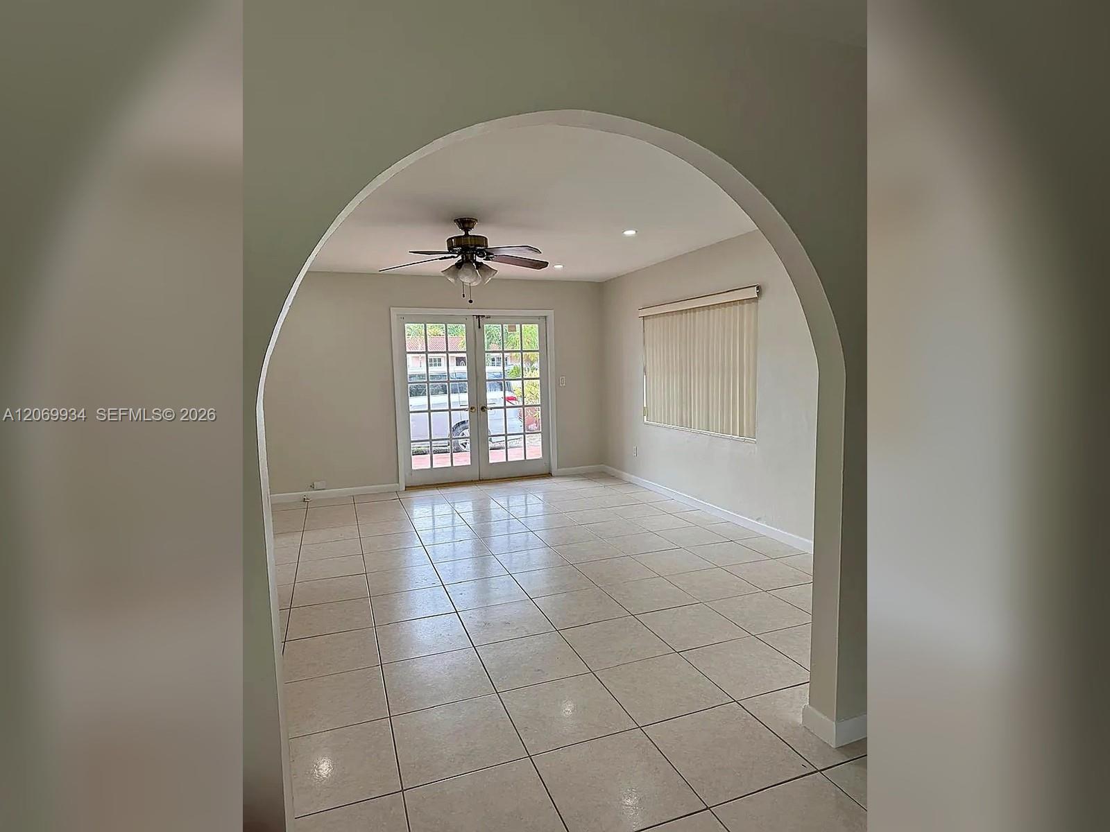 3232 Village Green Dr — Photo 2