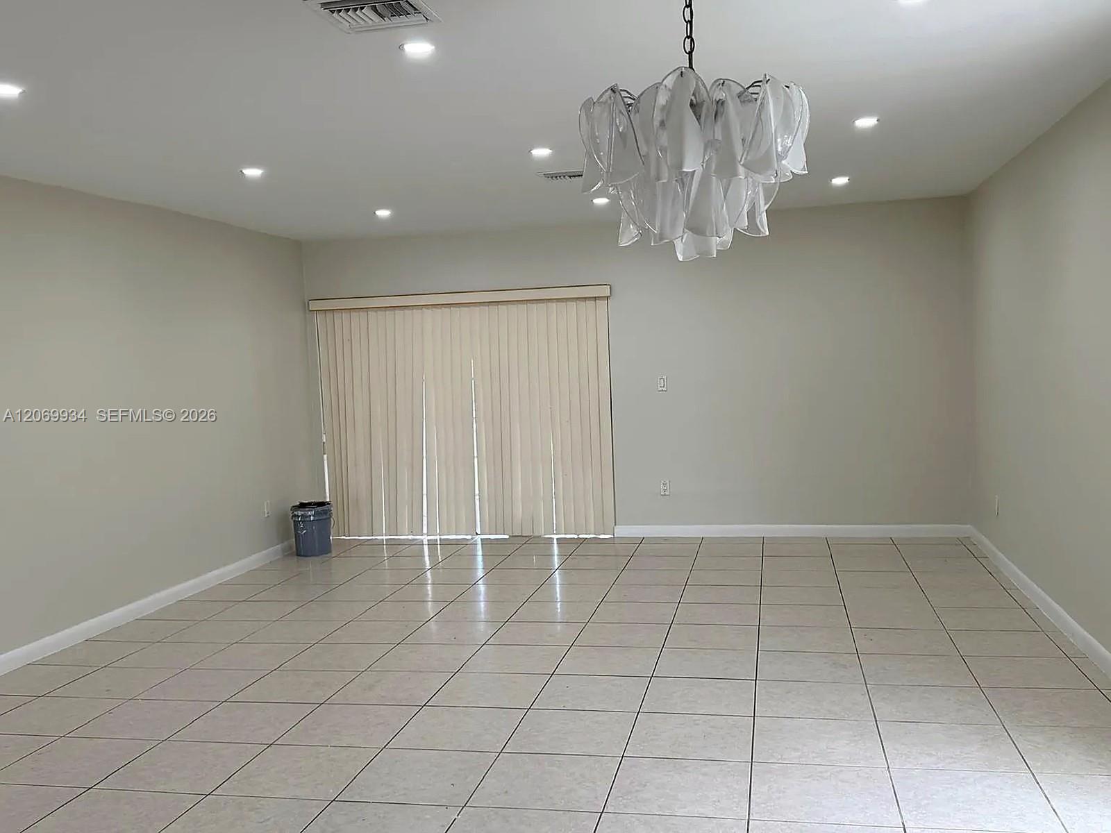 3232 Village Green Dr — Photo 3