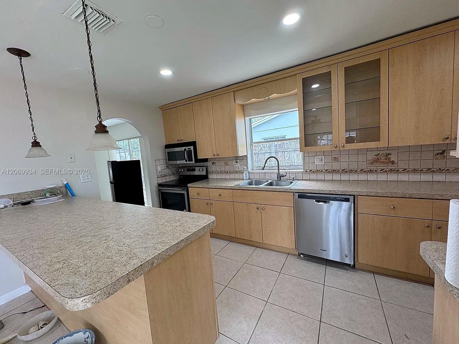 3232 Village Green Dr — Photo 5