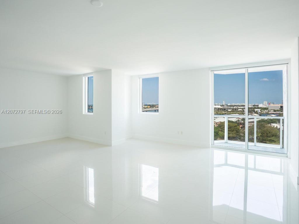 244 Biscayne Blvd # 2402 — Photo 3