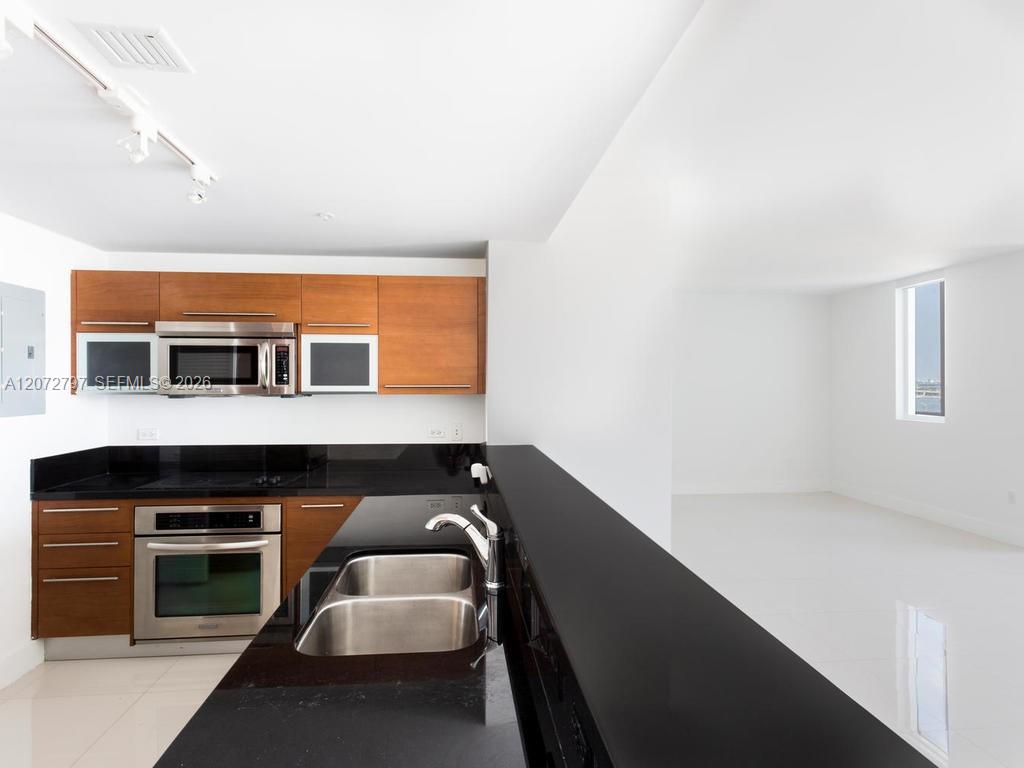 244 Biscayne Blvd # 2402 — Photo 4