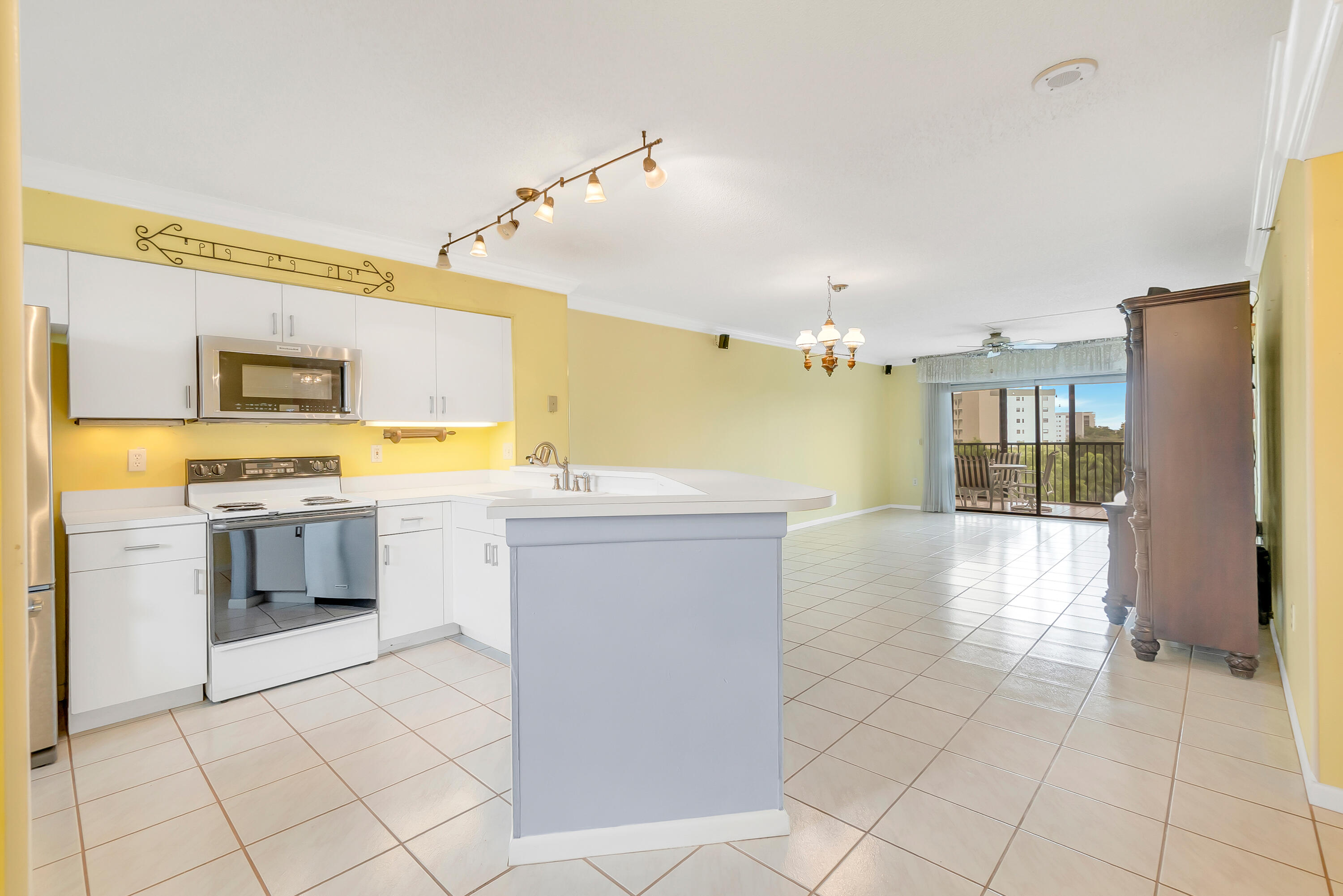 2334 S Cypress Bend Drive # 602 — Photo 5