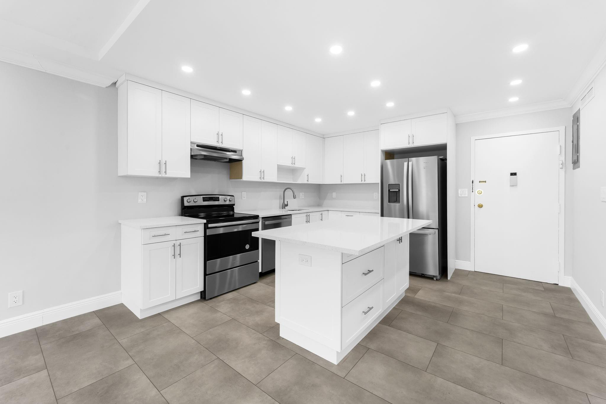 200 S Birch Road # 408 — Photo 4