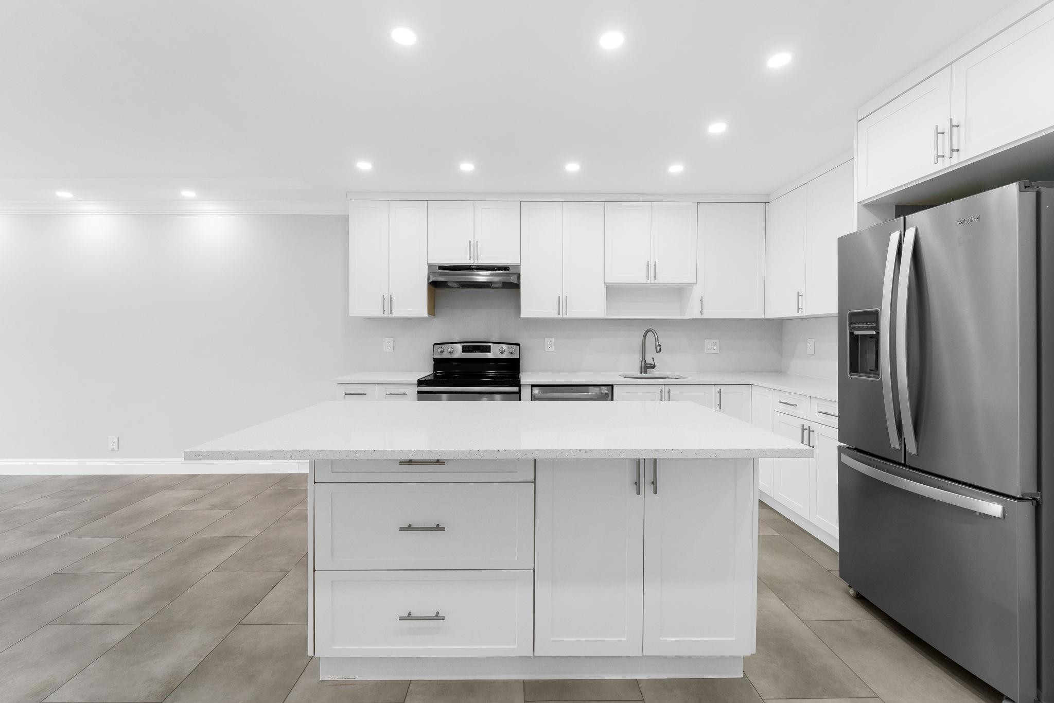 200 S Birch Road # 408 — Photo 5
