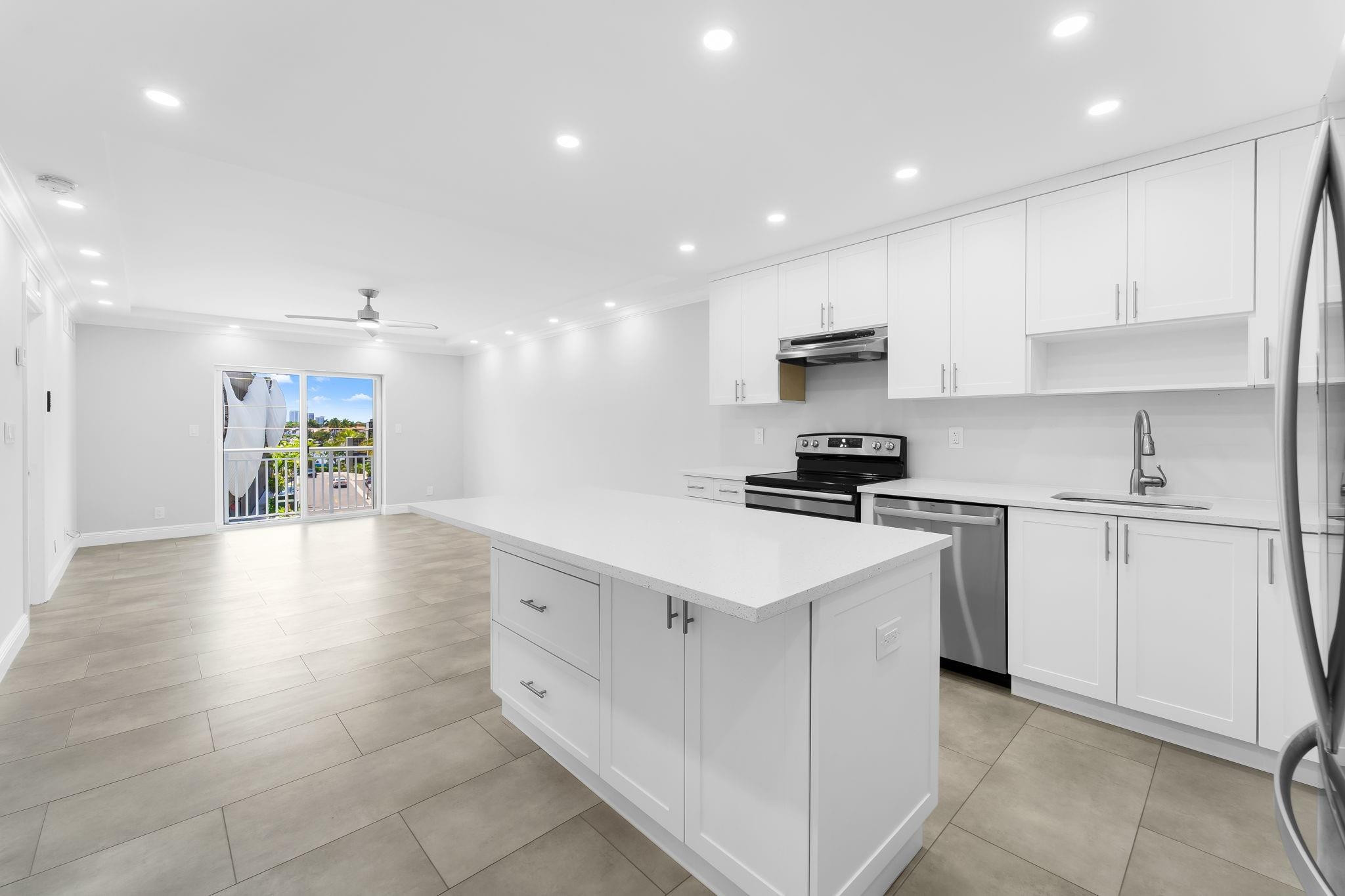 200 S Birch Road # 408 — Photo 3