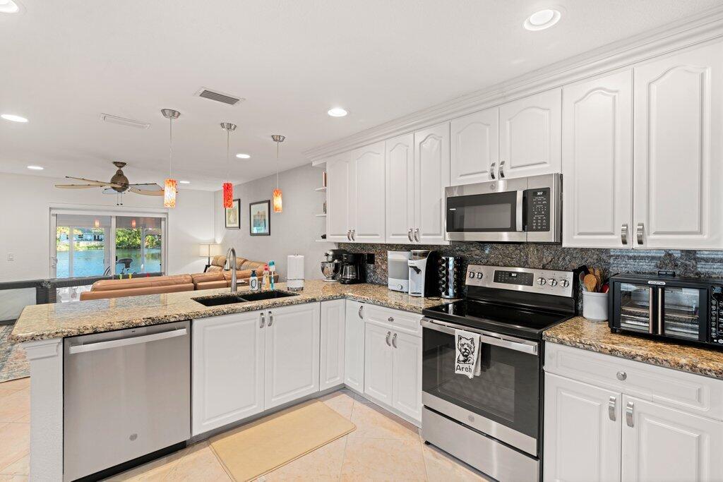 288 NW 39th Way — Photo 3