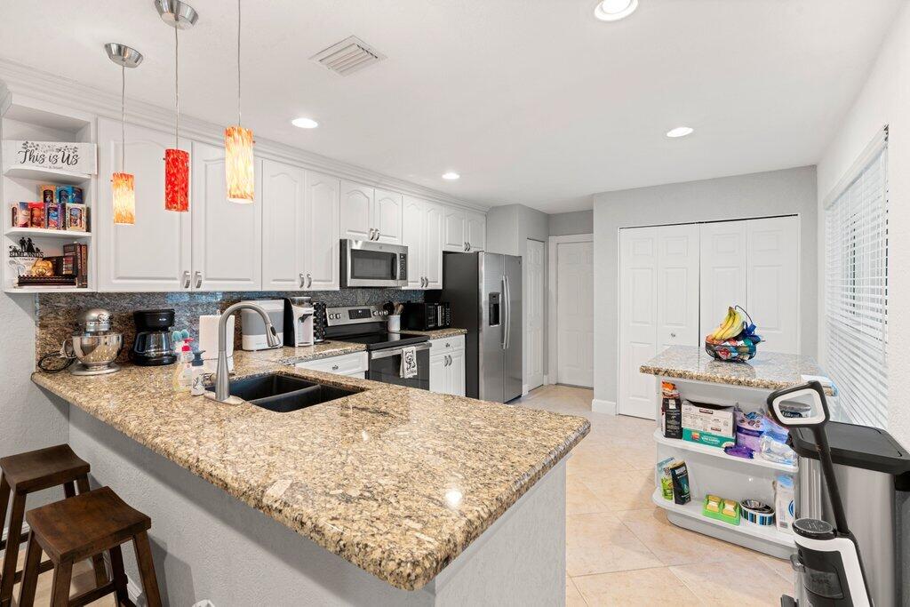 288 NW 39th Way — Photo 5