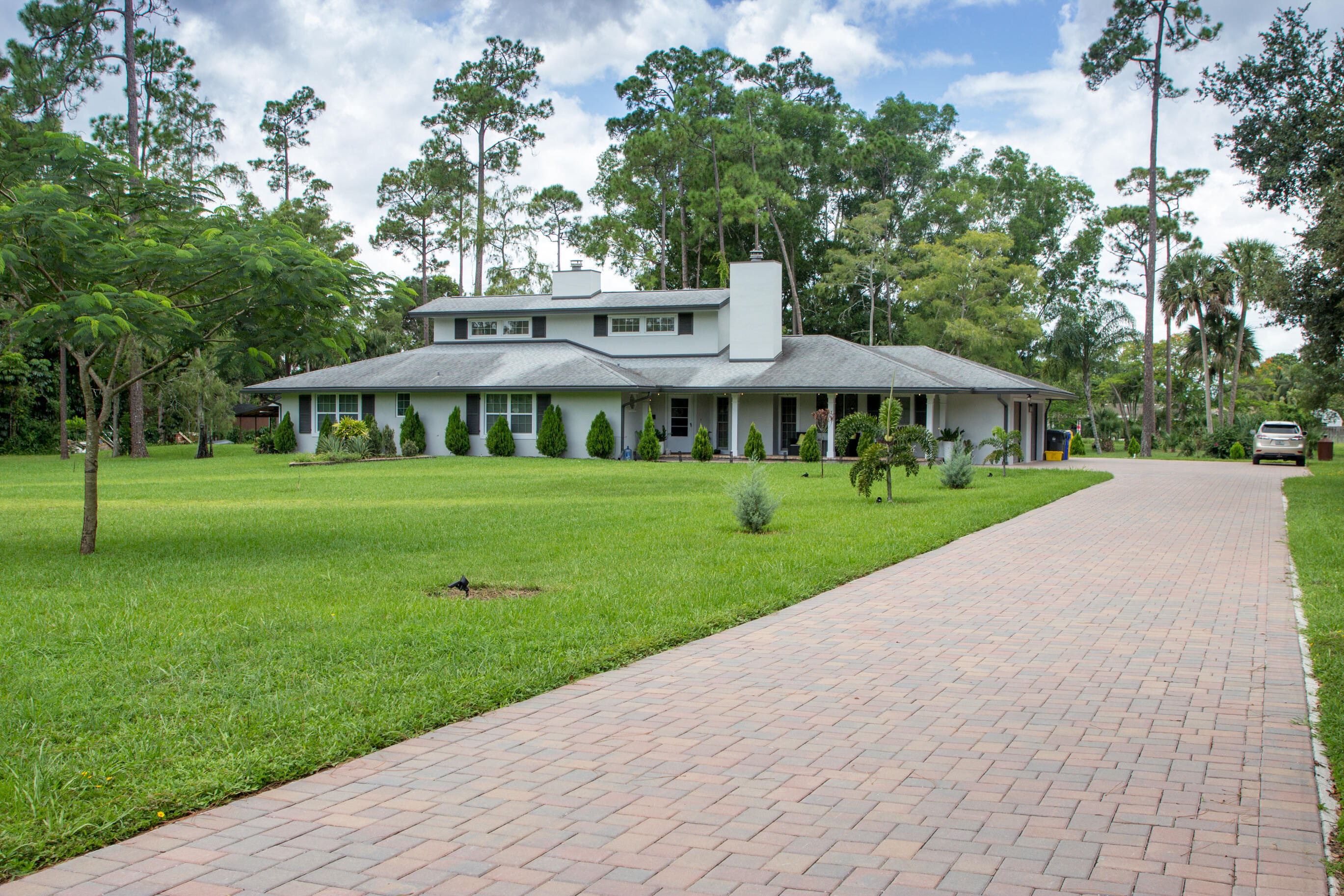 661 W RAMBLING Drive — Photo 3
