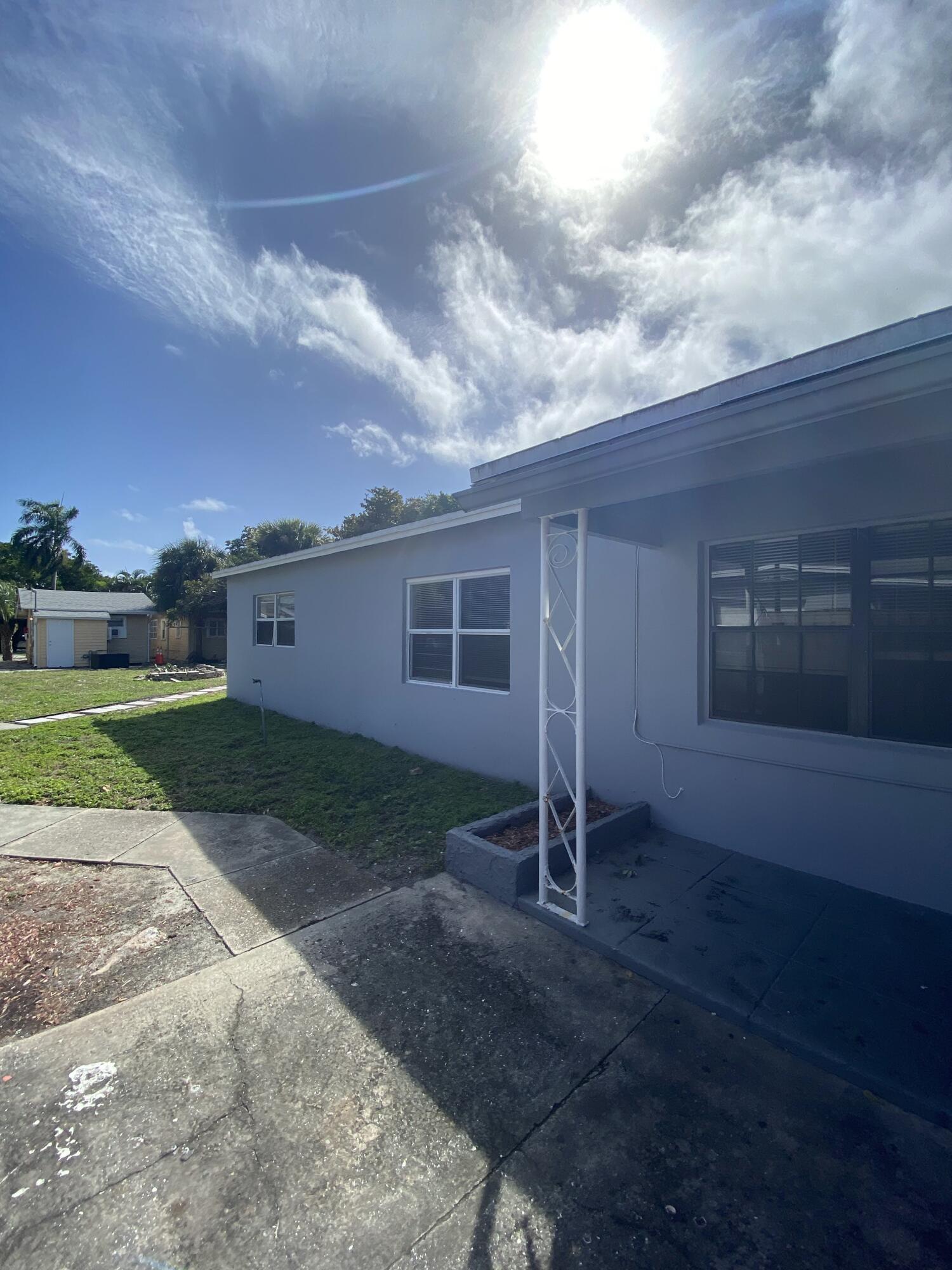 3716 Henry Avenue, West Palm Beach FL 33405