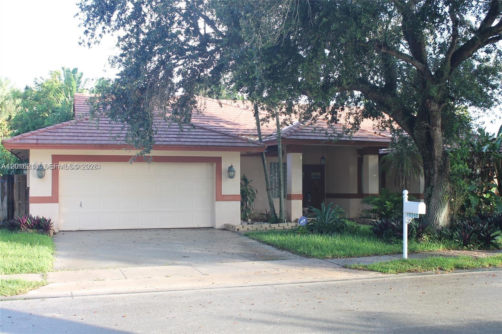 10340 SW 15th St, Pembroke Pines FL 33025
