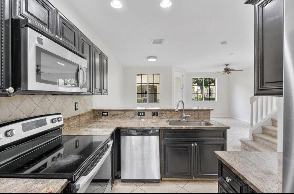 6051 SW 19TH Court — Photo 2