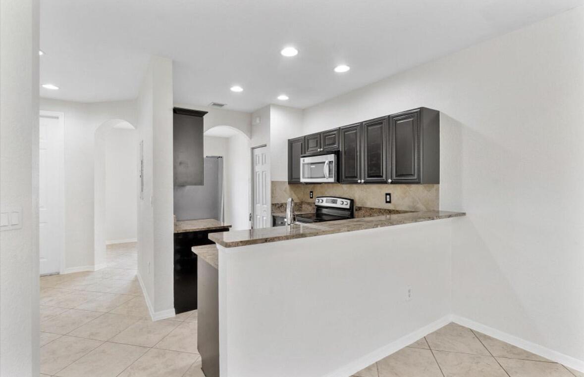 6051 SW 19TH Court — Photo 4