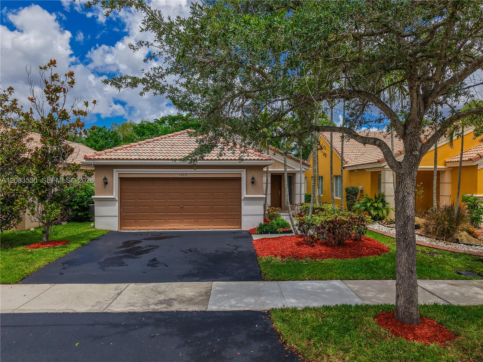 1509 Canary Island Dr — Photo 2