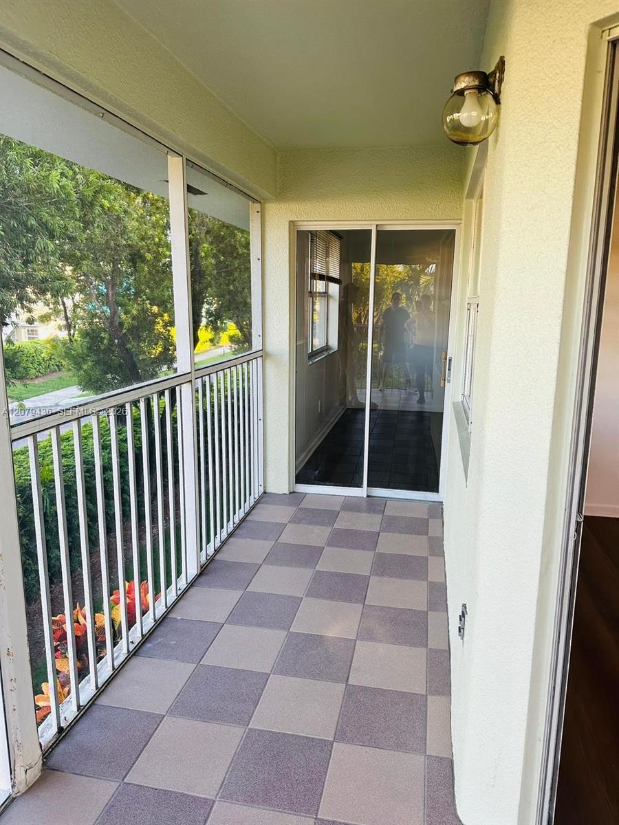 2528 SE 20th Pl # C — Photo 2