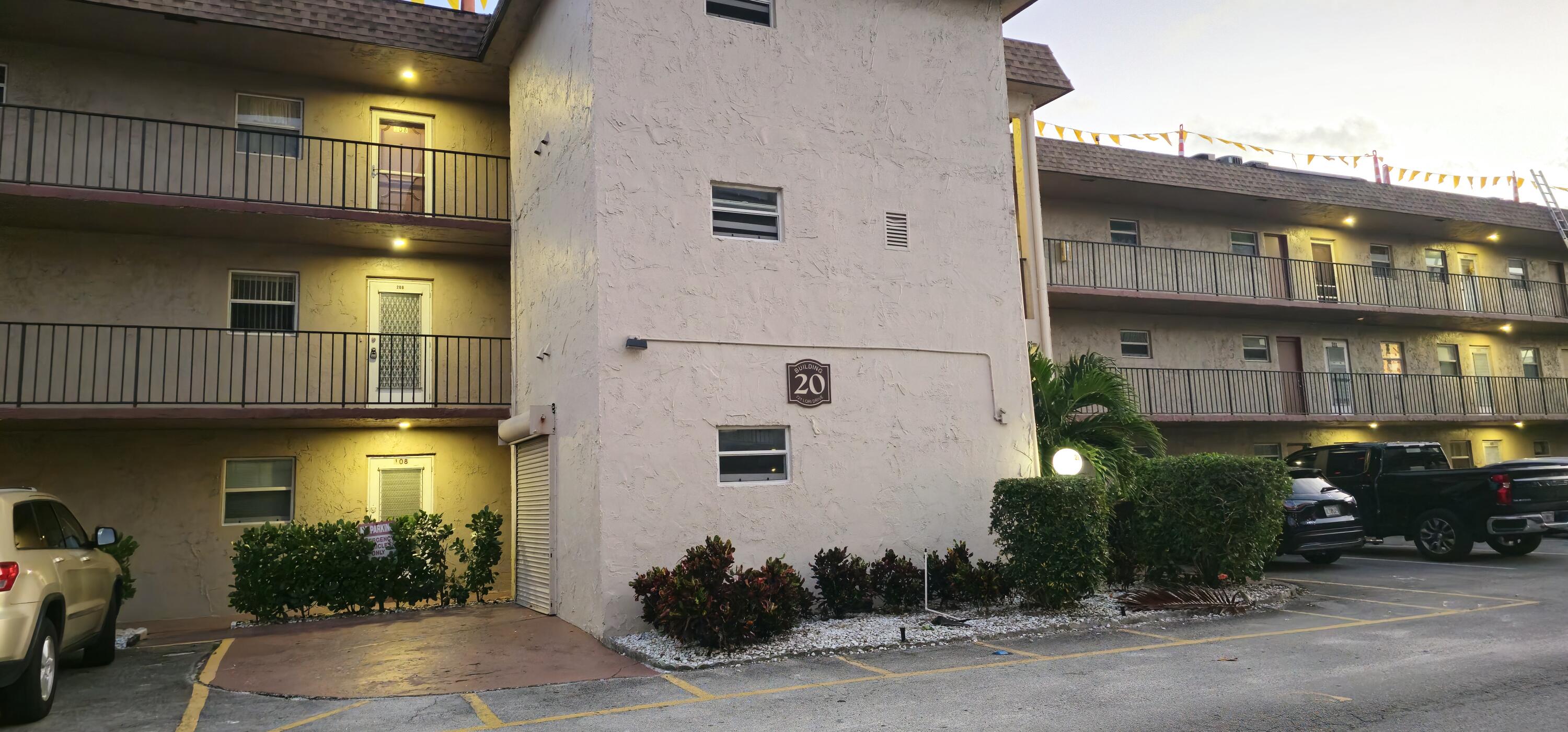 721 Lori Dr # 105, Palm Springs FL 33461