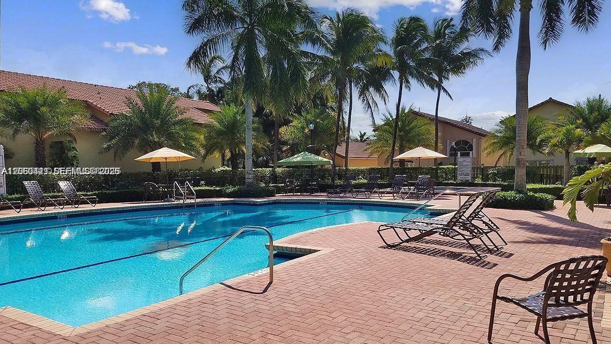 11612 NW 50th Ter # 11612 — Photo 2