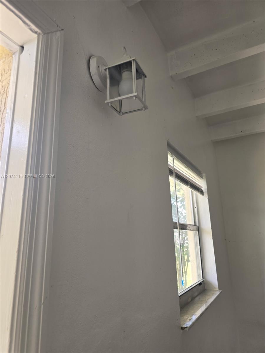 250 SW 11th Ave # 4 — Photo 4