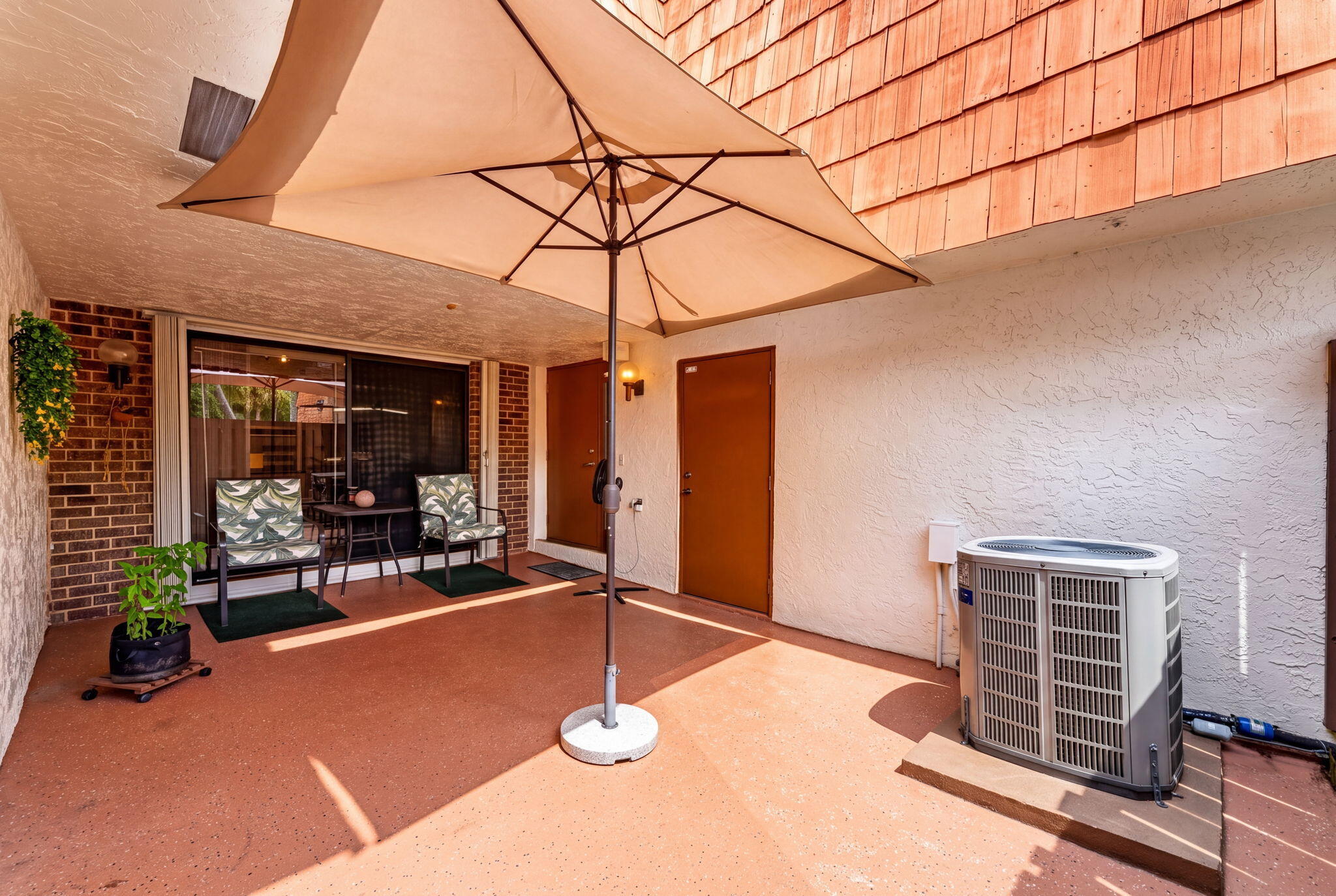 1648 CORAL Avenue — Photo 4